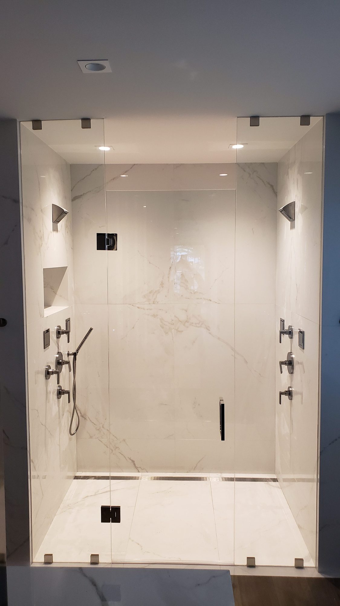 Frameless Shower & Tub Enclosures project by Advanced Glass Industries in South Florida — photo 68