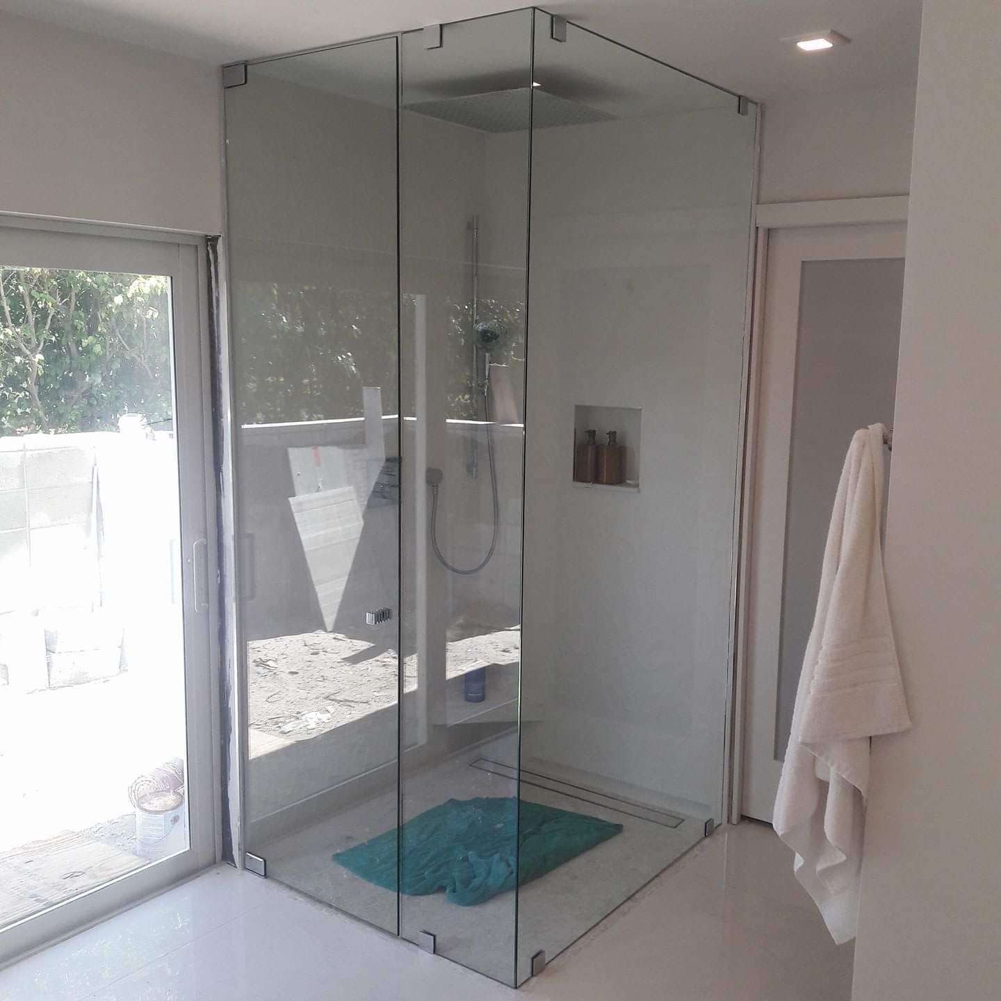 Frameless Shower & Tub Enclosures project by Advanced Glass Industries in South Florida — photo 24