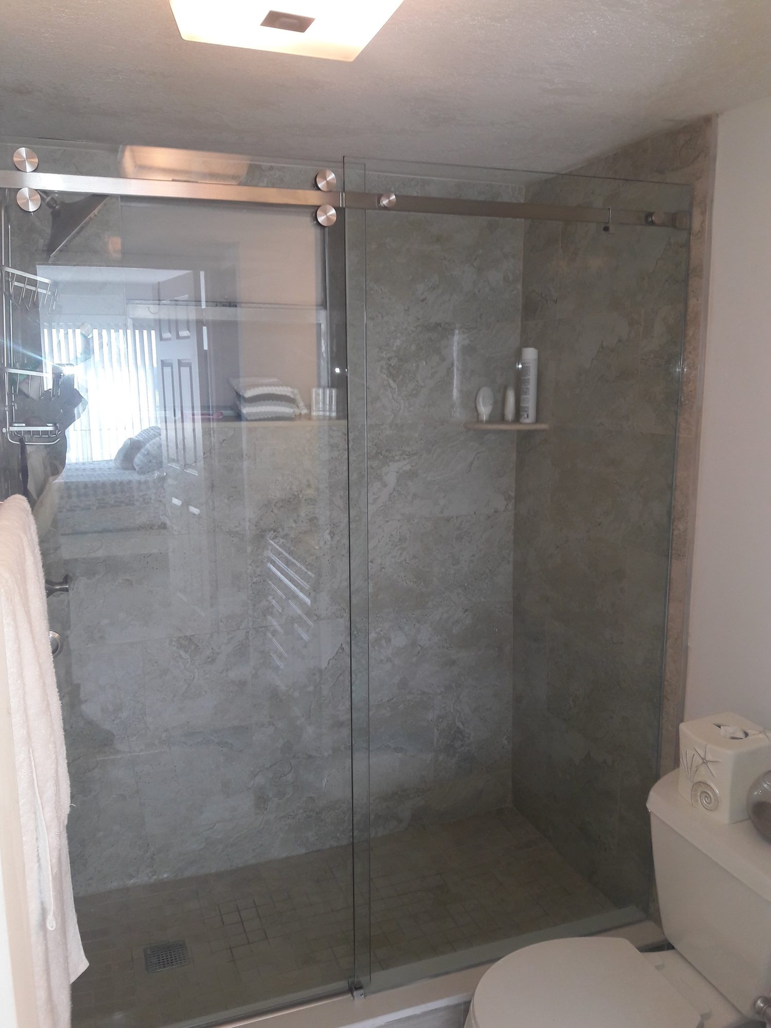 Frameless Shower & Tub Enclosures project by Advanced Glass Industries in South Florida — photo 7
