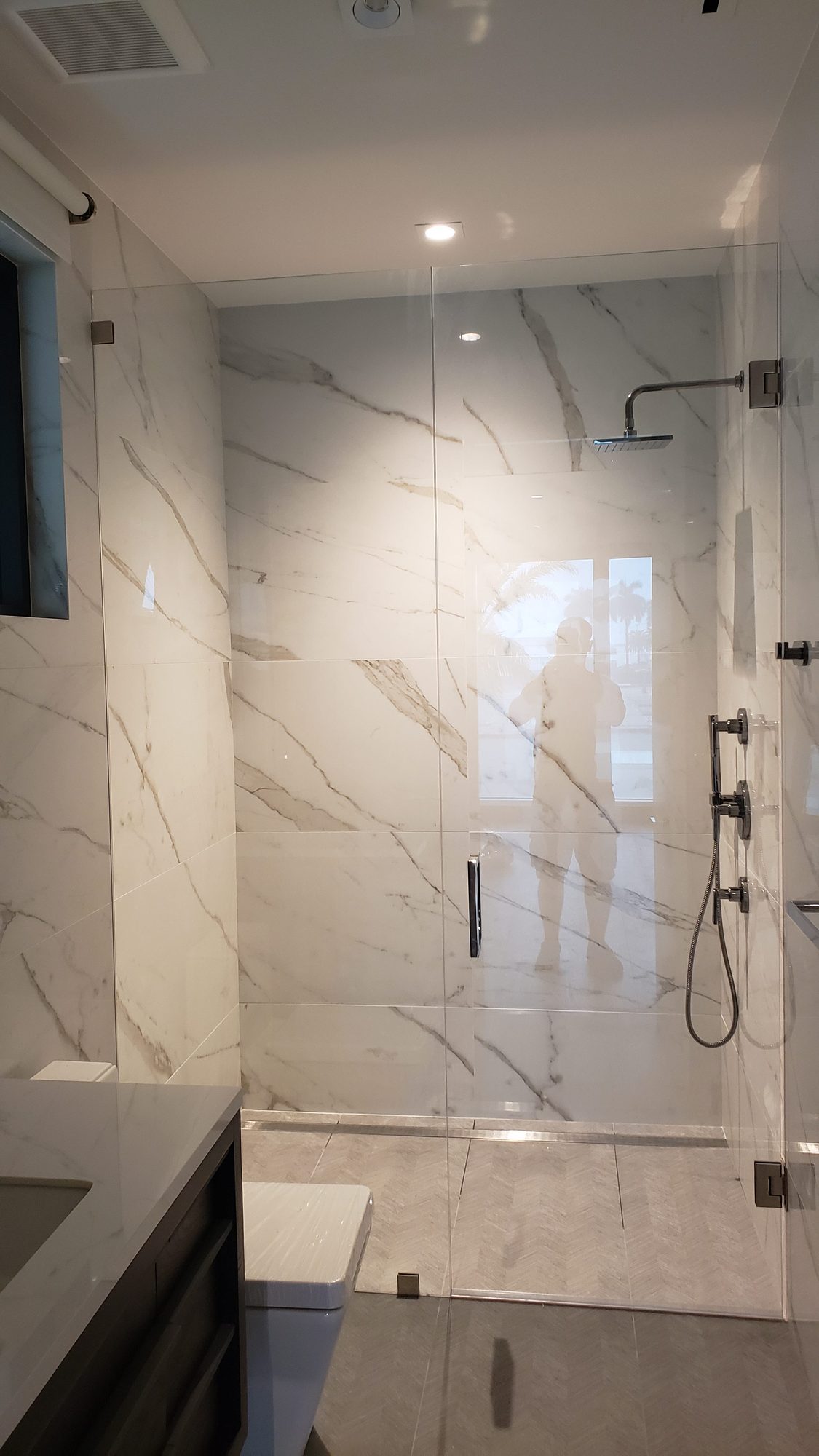 Frameless Shower & Tub Enclosures project by Advanced Glass Industries in South Florida — photo 65