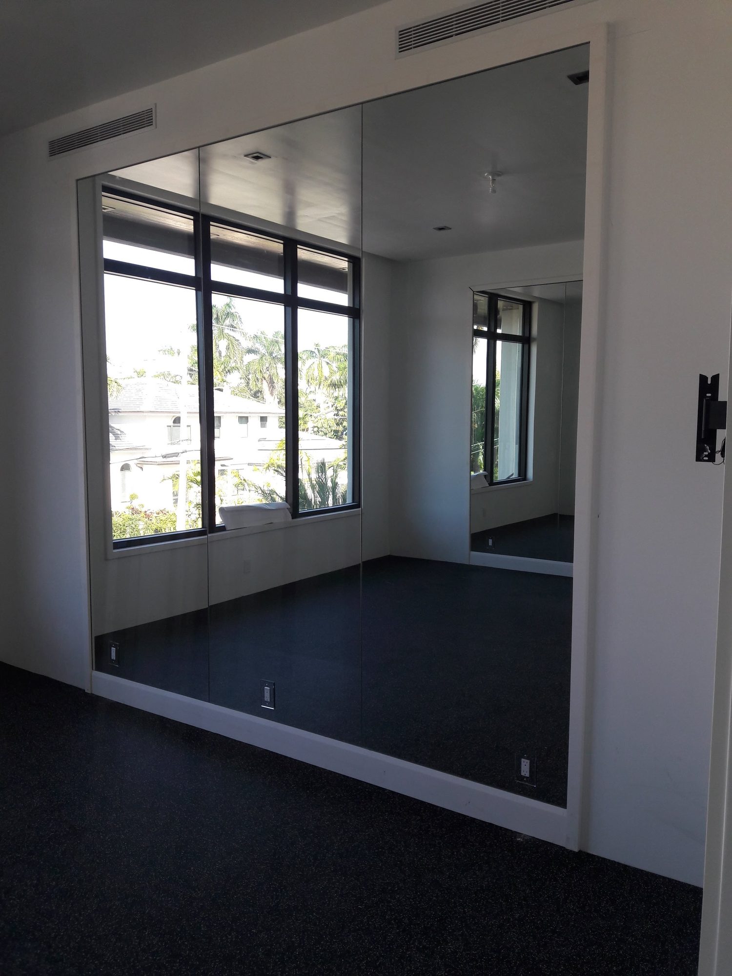 Mirrors project by Advanced Glass Industries in South Florida — photo 10