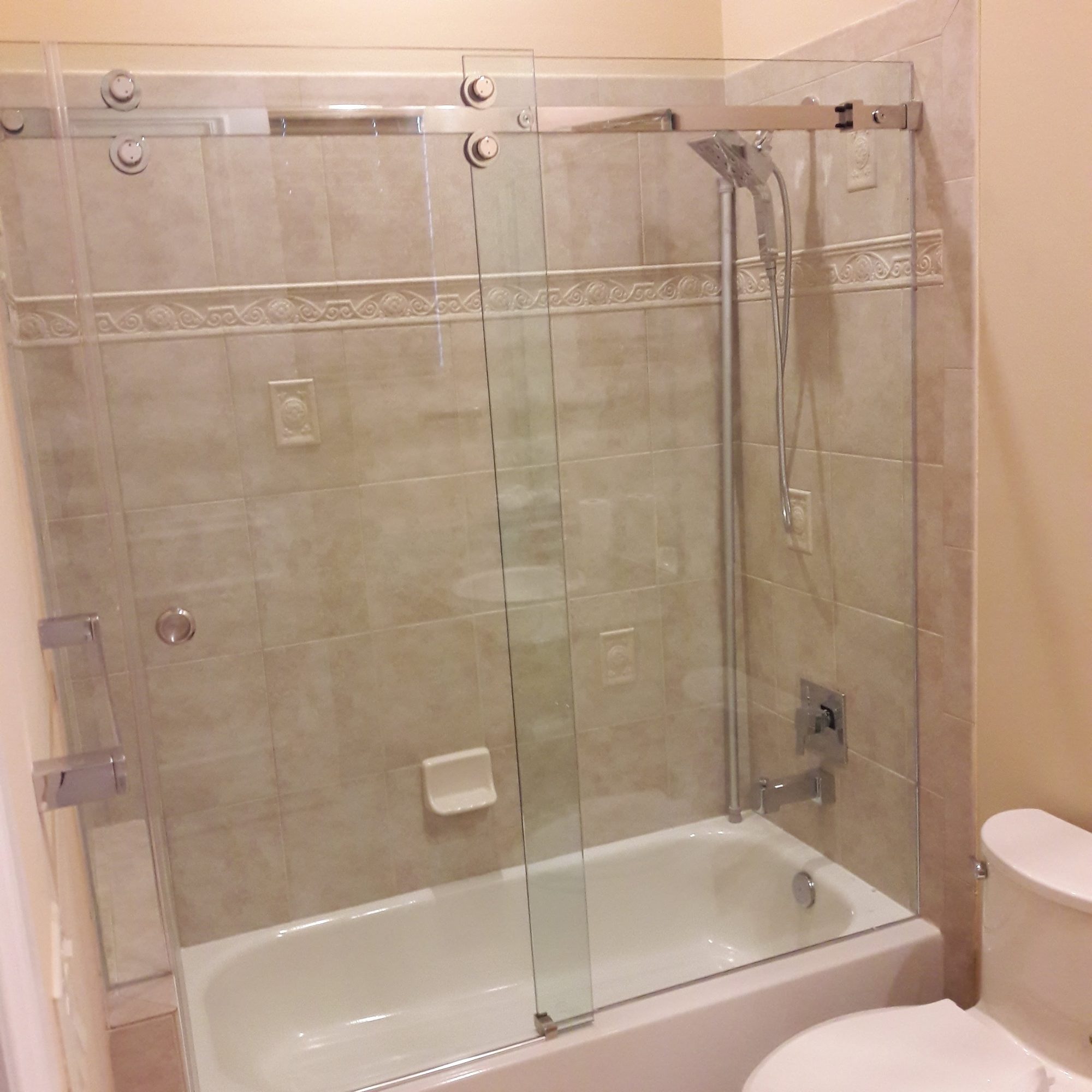 Frameless Shower & Tub Enclosures project by Advanced Glass Industries in South Florida — photo 10