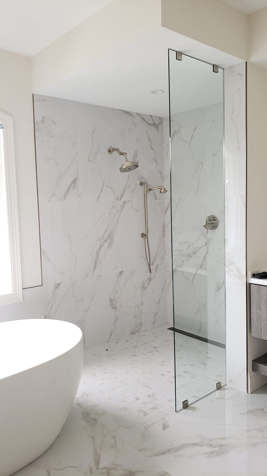 Frameless Shower & Tub Enclosures project by Advanced Glass Industries in South Florida — photo 62