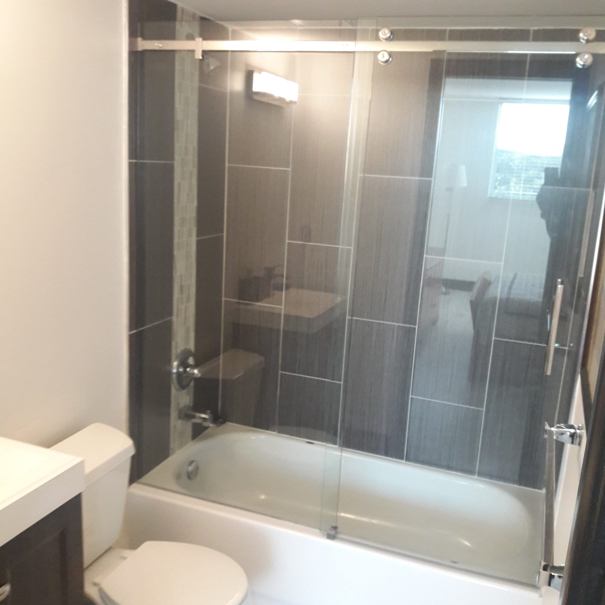Frameless Shower & Tub Enclosures project by Advanced Glass Industries in South Florida — photo 8