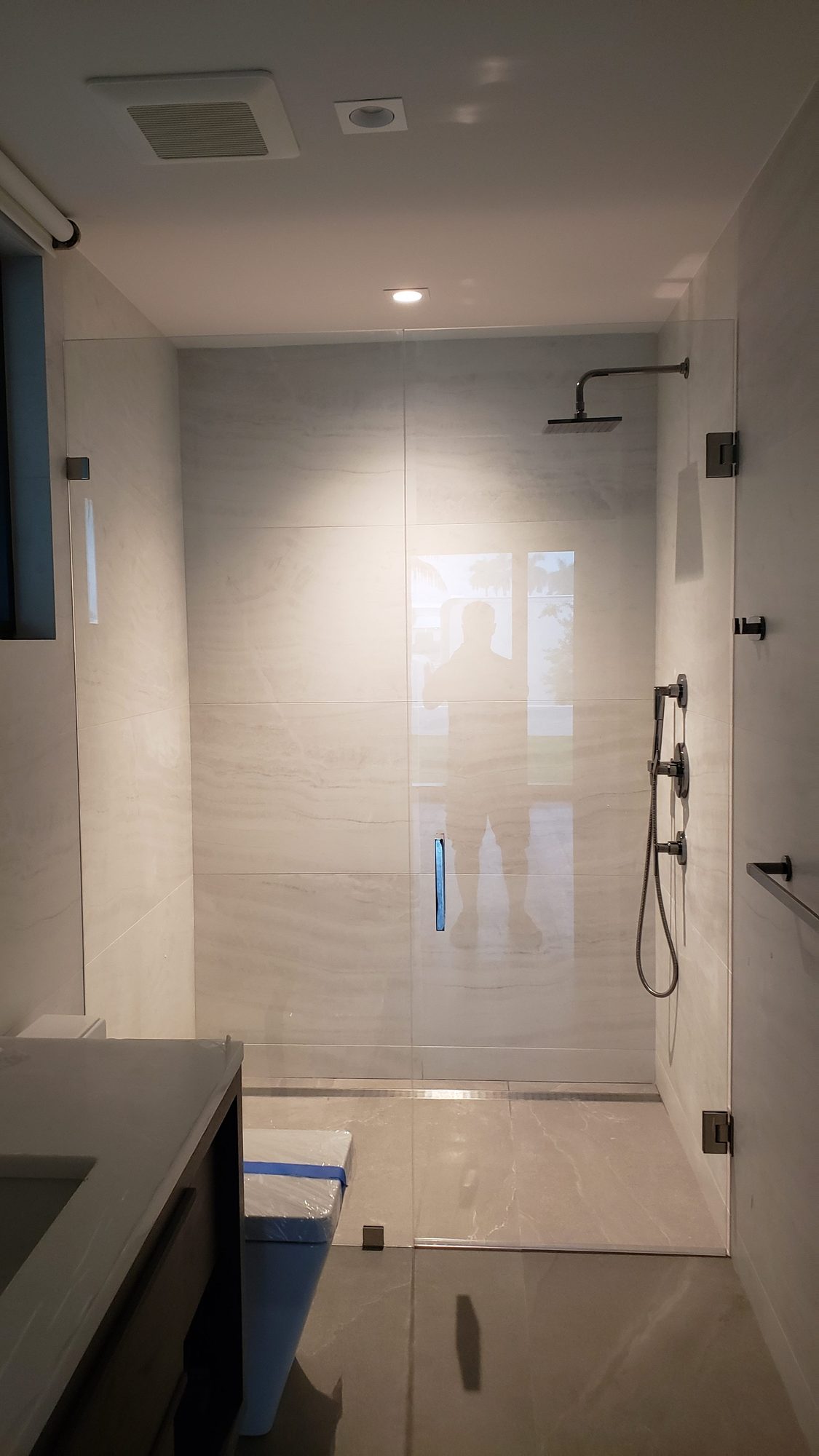 Frameless Shower & Tub Enclosures project by Advanced Glass Industries in South Florida — photo 66