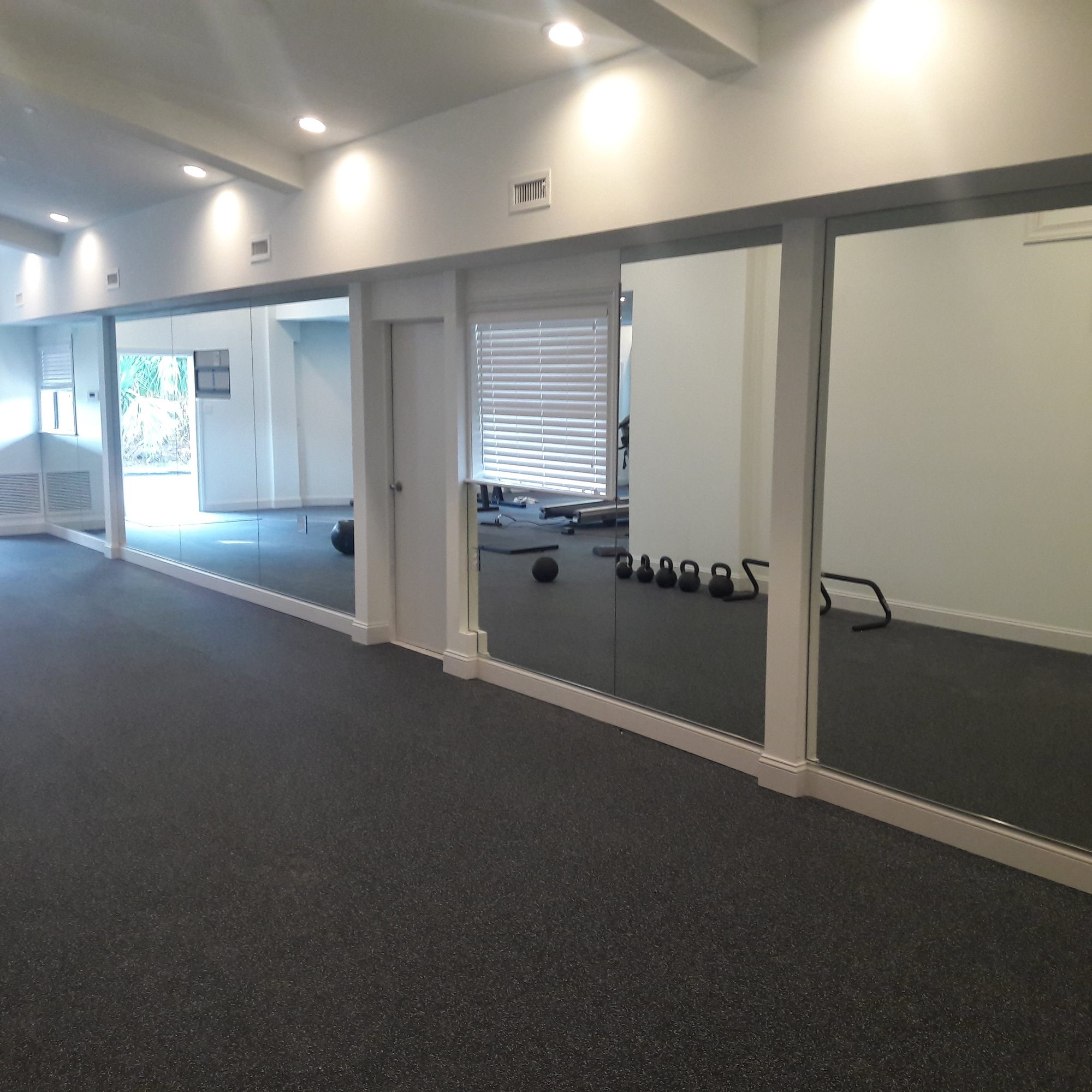 Mirrors project by Advanced Glass Industries in South Florida — photo 11